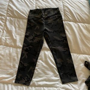 ZYIA camo leggings, 6-8 size M